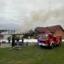 Golema buktinja kraj Požege, vatrogasci branili kuću od plamena
