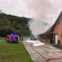 Golema buktinja kraj Požege, vatrogasci branili kuću od plamena