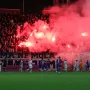 &apos;Krepat, a ne molat&apos; - udarni je transparent koji krasi ogradu tribine na kojoj kraljuje Armada. 