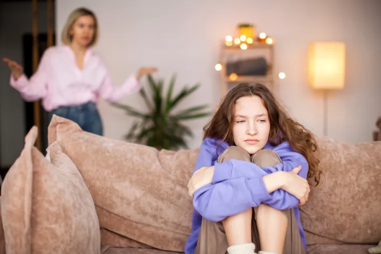 2. &quot;Jedne godine, mom suprugu i meni je bilo jako teško ustati iz kreveta i stići na posao na vrijeme, otprilike dva mjeseca zaredom. Godinama kasnije, saznali smo da nas je kći drogirala kako bi se mogla iskrasti. Bilo tko od nas je mogao umrijeti, a ona misli da je smiješno što je to radila. Nepotrebno je reći da ona više ne živi s nama i neće joj biti dopušteno da se vrati ako ikada upadne u probleme.&quot;