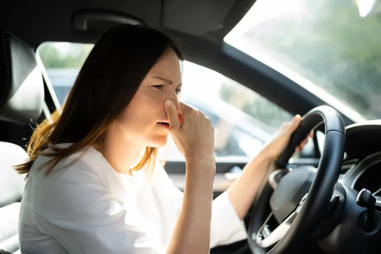 &quot;Molim vas, nemojte ignorirati takve znakove. Tako vam automobil pokušava reći: &apos;Nisam u najboljem stanju. Ne osjećam se dobro,&quot; objašnjava Bogi Lateiner automehaničarka iz Phoenixa, za HuffPost.