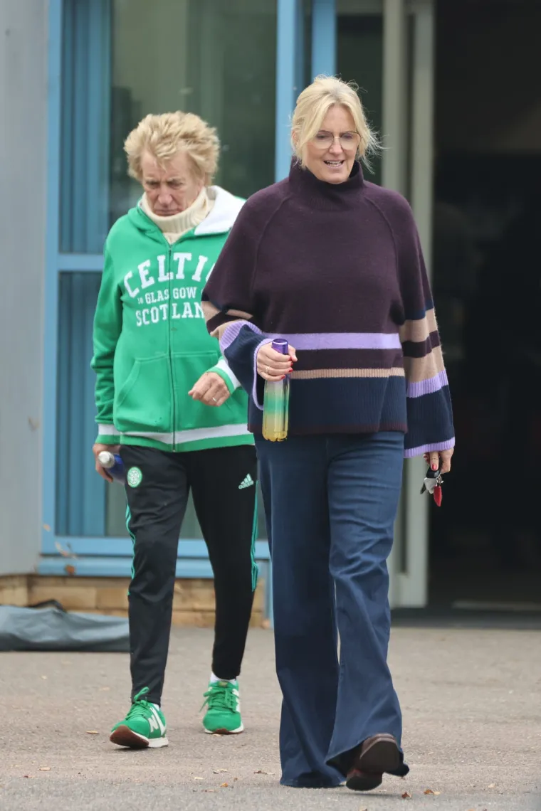 Ovo je milijunaš i nositelj Reda Britanskog Carstva? Rod Stewart u nikad viđenom izdanju
