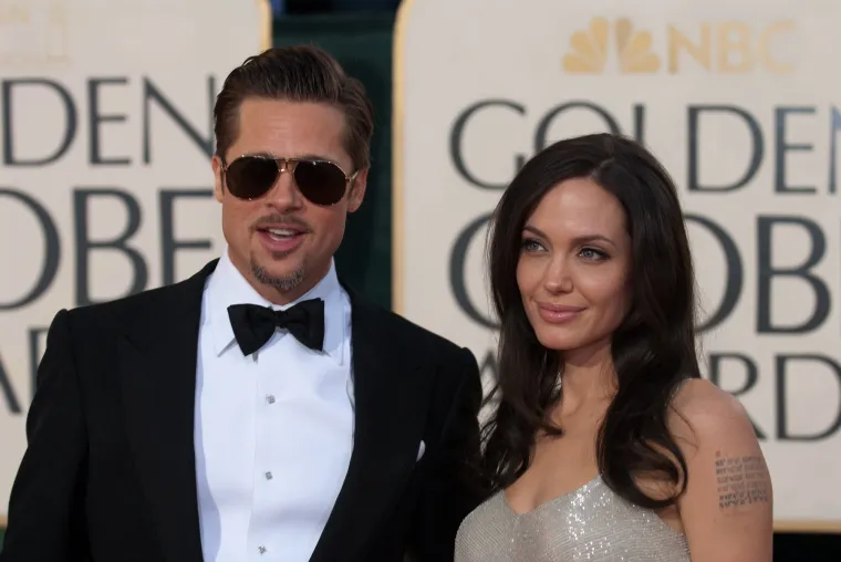 &quot;Angelina će biti prisutna prvog dana, u četvrtak 29. kolovoza, a nakon toga će s redateljem filma &apos;Maria&apos;, Pablom Larrainom, otputovati na Telluride Film Festival u Coloradu. Brad dolazi u subotu u Veneciju. Nema šanse da im se isprepletu putevi,&quot; poručio je umjetnički direktor Alberto Barbera.