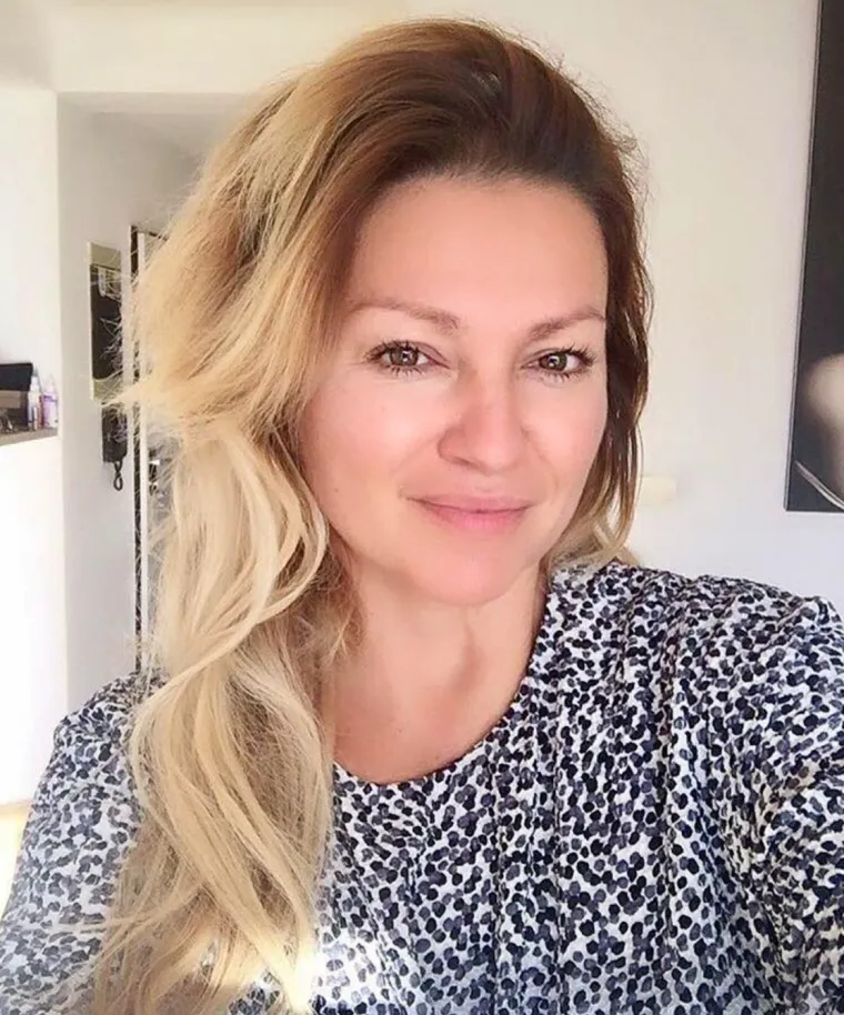 &quot;Ovako izgleda moja nedjelja. Bez šminke i frizure, doma, mirno. Volim&quot;, napisala je pjevačica Nina Badrić (52) uz fotografiju objavljenu na Facebooku.