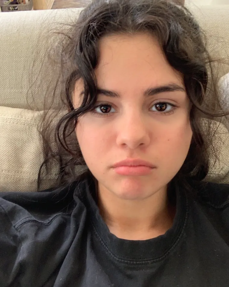 Pjevačica i glumica Selena Gomez (32) poznata je po svojoj ljepoti. Iako se kroz godine karijere mijenjala, obožavatelje neprestano oduševljava ljepotom.