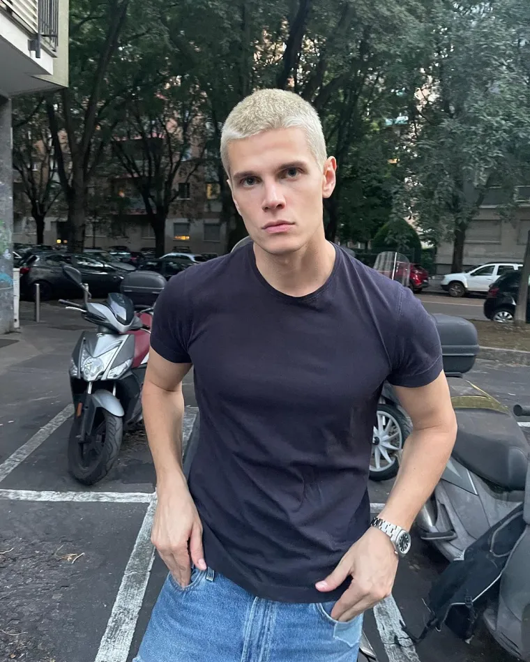 Tvrdi kako mu iz Srbije najviše nedostaje hrana, miris turske kave, parkić, plac i selo gdje je provodio vrijeme u djetinjstvu.