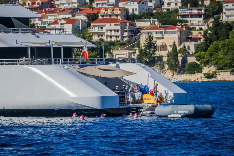 Ovdje vrijeme kao da je stalo. Hvar i dalje krcat turistima. Pogledajte predivne prizore