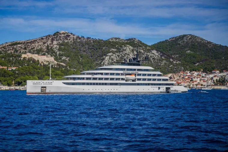 Ovdje vrijeme kao da je stalo. Hvar i dalje krcat turistima. Pogledajte predivne prizore