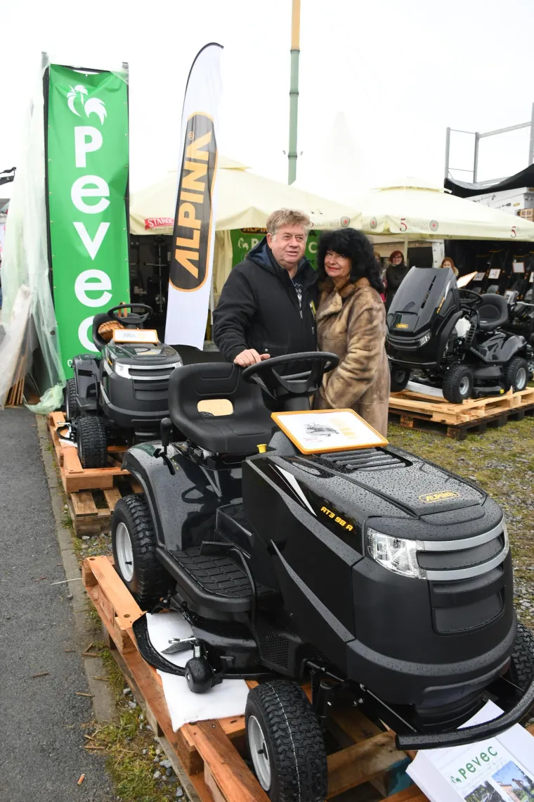 Zdravko i Vi&scaron;nja ponovno su krenuli u poduzetničke vode, a danas imaju nekoliko trgovina s kosilicama i poljoprivrednom i hobby mehanizacijom. 