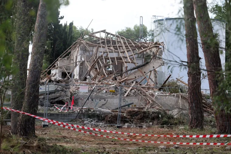 Iako IDF šalje poruke lokalnom stanovništvu kako bi ih upozorili na predstojeće napade i naglašavaju kako su mete Hezbolahove utvrde, snimke pokazuju da to nije tako.