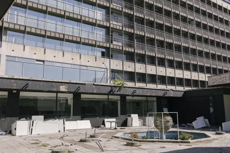Nakon rušenja, na mjestu hotela Jugoslavija, planira se izgradnja ekskluzivnog stambeno-poslovnog kompleksa pod okriljem tvrtke MV Investment. Novi kompleks trebao bi uključivati hotel s restoranima, stambeni prostor kao i brojne druge sadržaje, čime će se značajno promijeniti izgled ovog dijela grada.