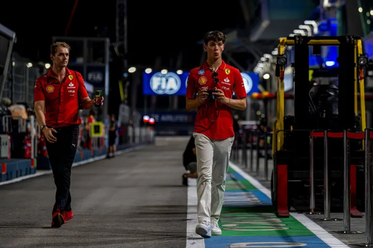 Colapinto se natječe u F1 za Williams gdje je zamijenio Logana Sargeanta nakon VN Nizozemske 2024. godine. Prethodno se pričalo da argentinski vozač izlazi s Oglivy prije nego &scaron;to je prekinula s Oliverom Bearmanom, &scaron;to ih je i odalo, prema tvrdnjama The Sun-a.