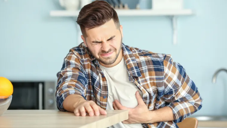 Istraživači s University Collegea u Londonu otkrili su vezu između ispijanja ne&scaron;to manje od &scaron;est krigli piva srednje jakosti tjedno i smanjenog rizika od srčanog udara, moždanog udara, angine ili smrti među osobama s kardiovaskularnim bolestima.