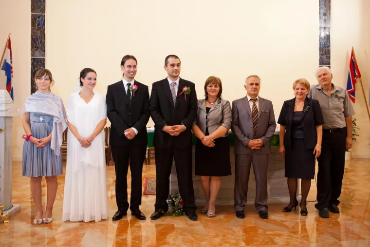 &quot;Sakrament svete potvrde primio sam u osmom razredu, a nakon toga prestao sam ići na misu. Jedan poznanik iz mojih Ploča dao mi je knjigu koja nije imala veze s kršćanstvom, ali mi je otvorila oči da postoji duhovno koje dotad nisam razumio. Tada sam shvatio da nešto postoji i odlučio istražiti kakva je to &apos;viša sila&apos;&quot;, rekao je ranije.