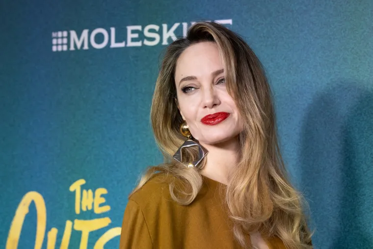 Na filmskim se platnima pojavila već u dječjoj dobi, glumeći sa svojim ocem.
