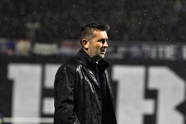 Ispričao je Bjelica zanimljiv razgovor sa sucem tijekom utakmice protiv Monaca: "On se meni obraća na engleskom, a ja mu kažem, može&scaron; i na njemački, a on će &lsquo;aha, aha...&lsquo; Shvatio je da sam naučio njemački nakon 20 godina života u Austriji i Njemačkoj."