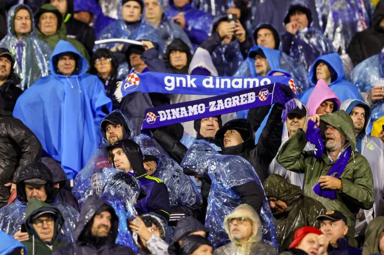 Navijačka atmosfera na tribinama