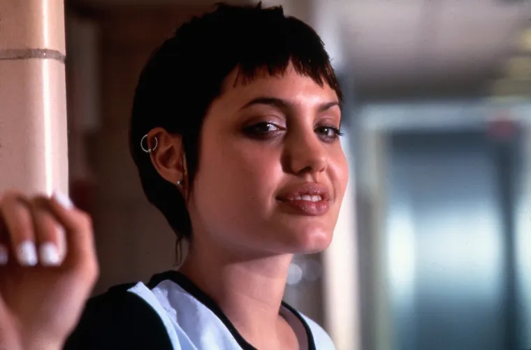 Ljubila se s bratom i oko vrata nosila krv biv&scaron;eg: Sjećate li se Angeline s početka karijere?