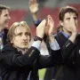 Luka Modrić i igrači dugo su slavili s navijačima nakon utakmice. 