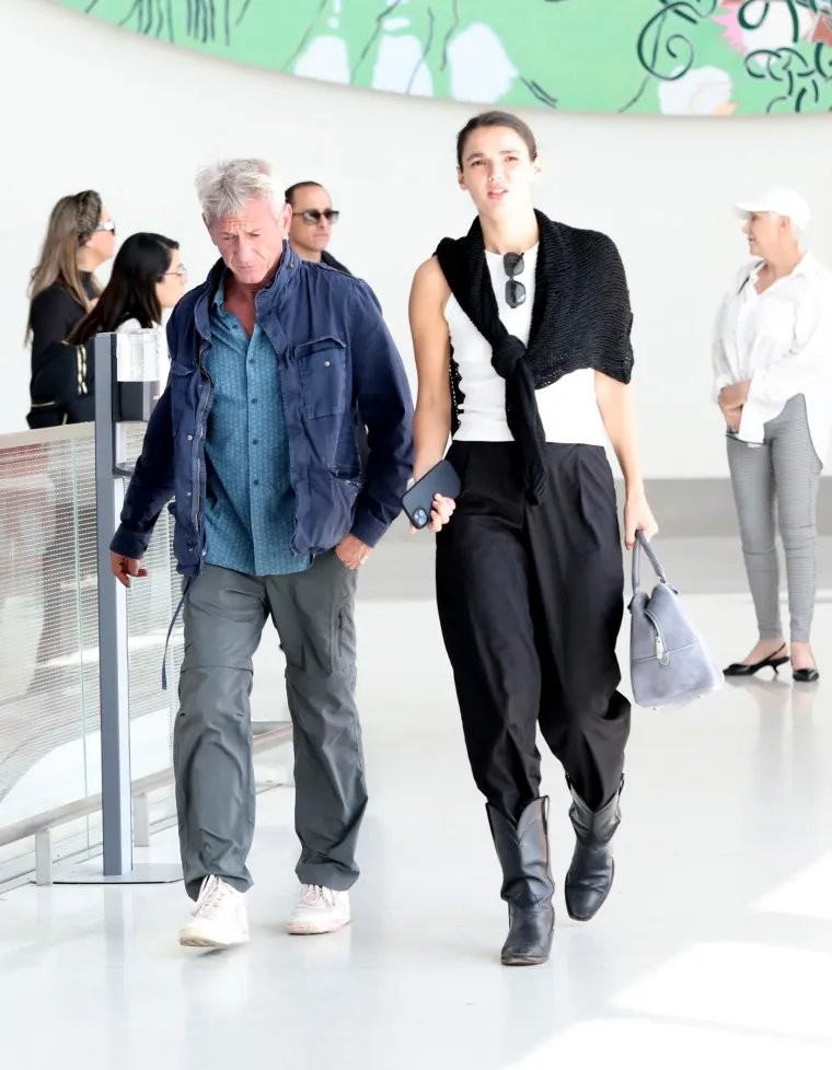 Da, ovo je ljubavni par! Glumac Sean Penn s djevojkom koja bi mu mogla biti unuka