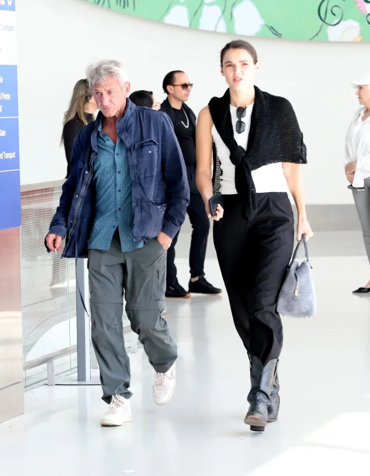 Da, ovo je ljubavni par! Glumac Sean Penn s djevojkom koja bi mu mogla biti unuka