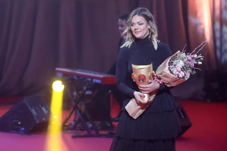Kad zamijeni sportsku odjeću za haljine: Sandra Elkasević u glamuroznim izdanjima