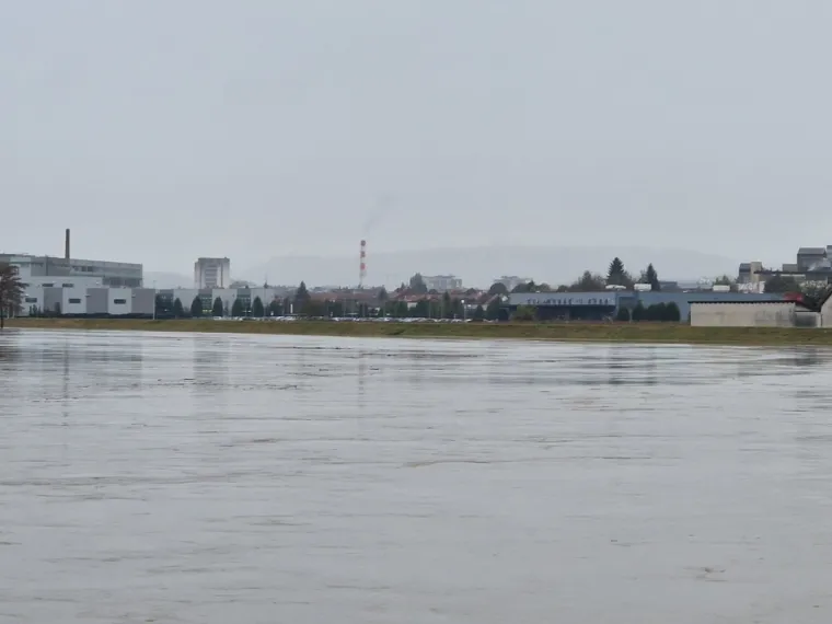 Stanje je kaotično! Kupa prijeti, na snazi izvanredne mjere. U Zagrebu se Sava izlila iz korita