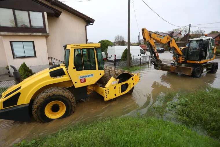 Stanje je kaotično! Kupa prijeti, na snazi izvanredne mjere. U Zagrebu se Sava izlila iz korita