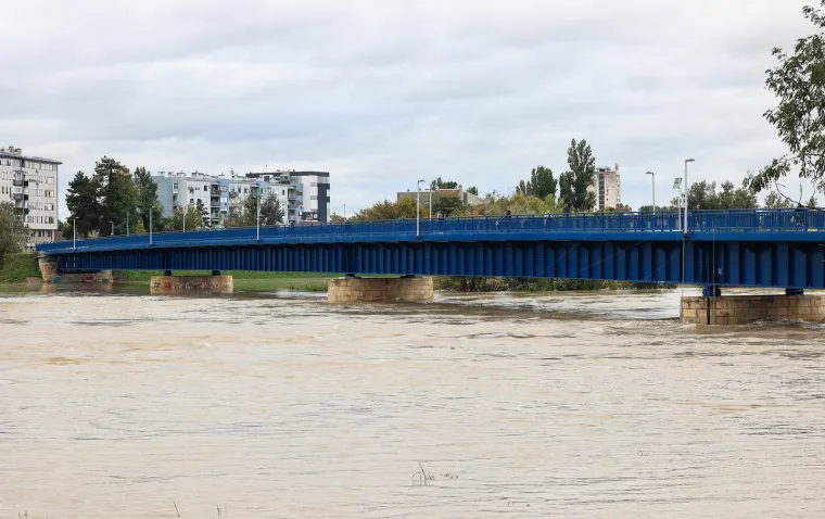 Stanje je kaotično! Kupa prijeti, na snazi izvanredne mjere. U Zagrebu se Sava izlila iz korita