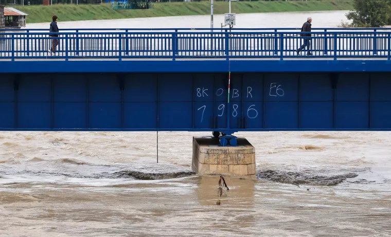 Stanje je kaotično! Kupa prijeti, na snazi izvanredne mjere. U Zagrebu se Sava izlila iz korita