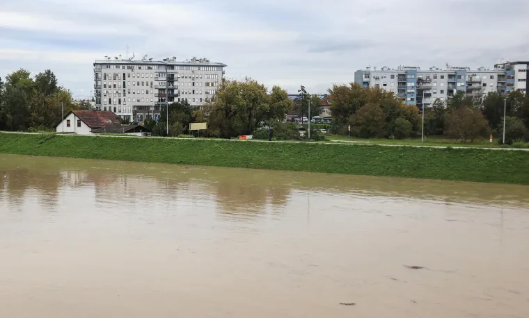 Stanje je kaotično! Kupa prijeti, na snazi izvanredne mjere. U Zagrebu se Sava izlila iz korita