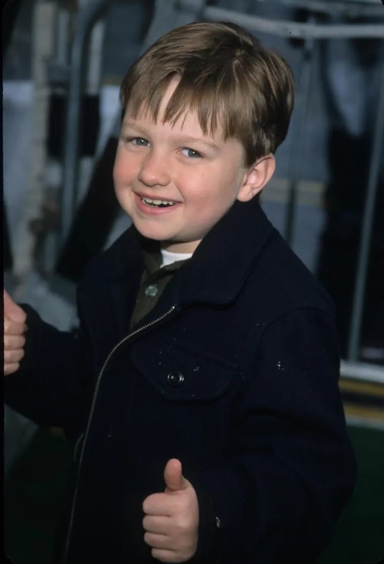 Angus T. Jones slavu je stekao kada je glumio u seriji &apos;Dva i pol muškarca&apos;