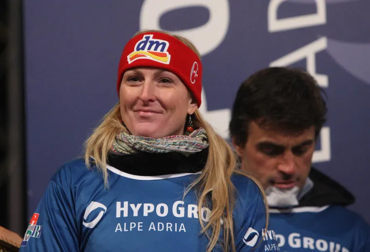 15. siječnja 2006., Janica je postala tek treća skijašica u povijesti Svjetskog skijaškog kupa (nakon Šveđanke Pernille Wiberg i Austrijanke Petre Kronberger) koja je ostvarila pobjede u svim pet skijaških disciplina. 