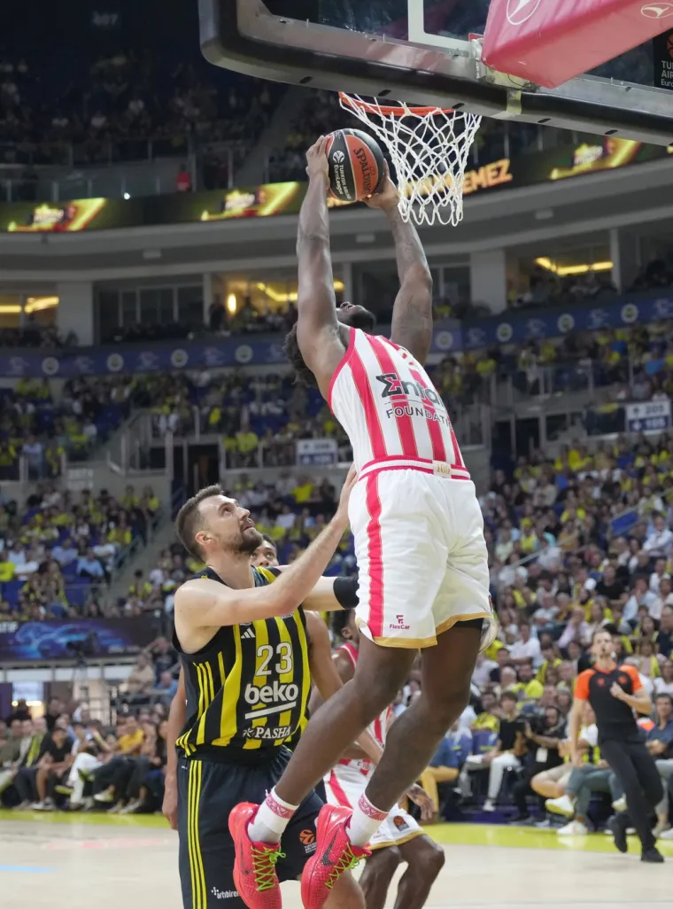 Ko&scaron;arka&scaron; stra&scaron;no stradao u derbiju Eurolige: Samo se sru&scaron;io na pod