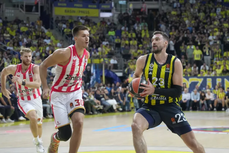 Ko&scaron;arka&scaron; stra&scaron;no stradao u derbiju Eurolige: Samo se sru&scaron;io na pod