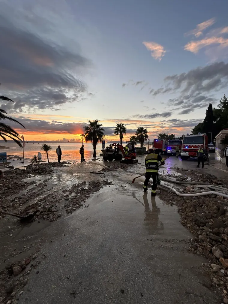 Nakon kataklizme u BiH, užasni prizori i kod nas. Ceste pretvorene u rijeke, hitne službe bore se s vodom