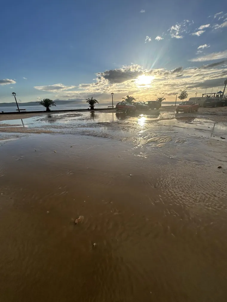 Nakon kataklizme u BiH, užasni prizori i kod nas. Ceste pretvorene u rijeke, hitne službe bore se s vodom