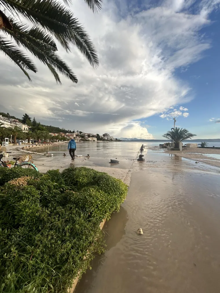Nakon kataklizme u BiH, užasni prizori i kod nas. Ceste pretvorene u rijeke, hitne službe bore se s vodom
