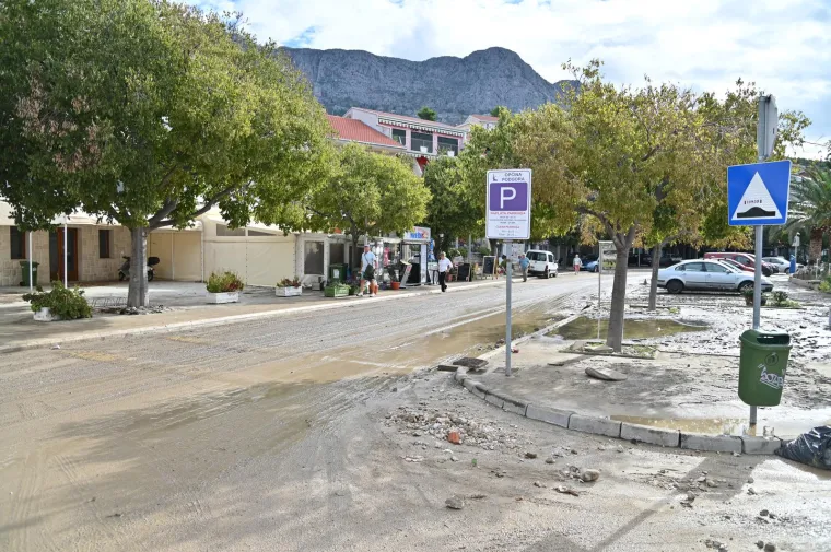 Ovako izgleda Podgora dan nakon kataklizme. Šteta je ogromna