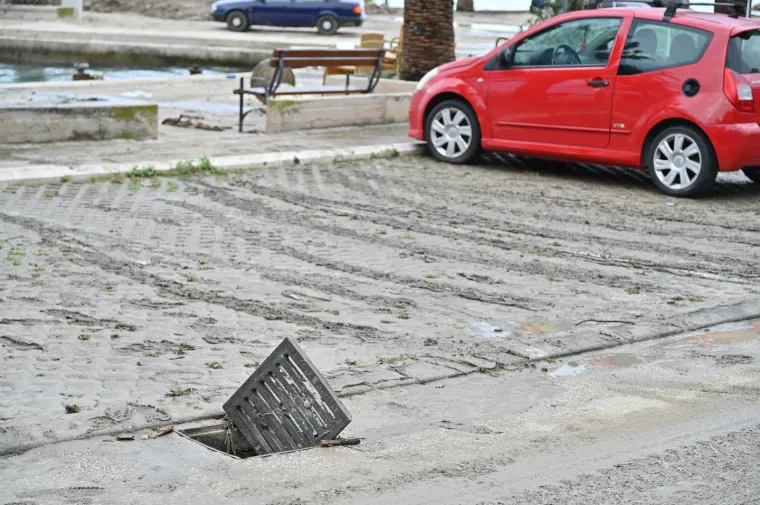 Ovako izgleda Podgora dan nakon kataklizme. Šteta je ogromna