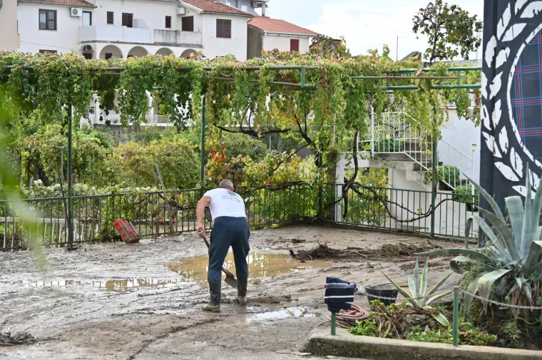 Ovako izgleda Podgora dan nakon kataklizme. Šteta je ogromna