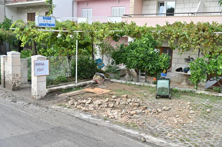 Ovako izgleda Podgora dan nakon kataklizme. Šteta je ogromna