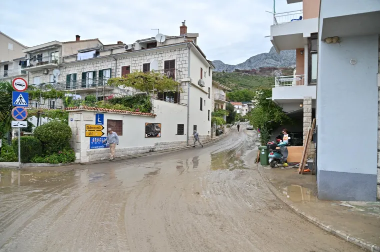 Ovako izgleda Podgora dan nakon kataklizme. &Scaron;teta je ogromna