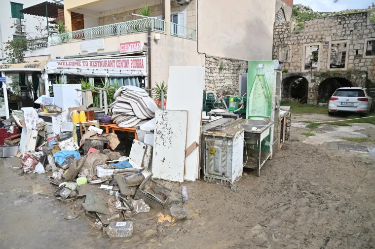 Ovako izgleda Podgora dan nakon kataklizme. &Scaron;teta je ogromna