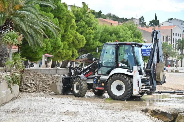 Ovako izgleda Podgora dan nakon kataklizme. &Scaron;teta je ogromna