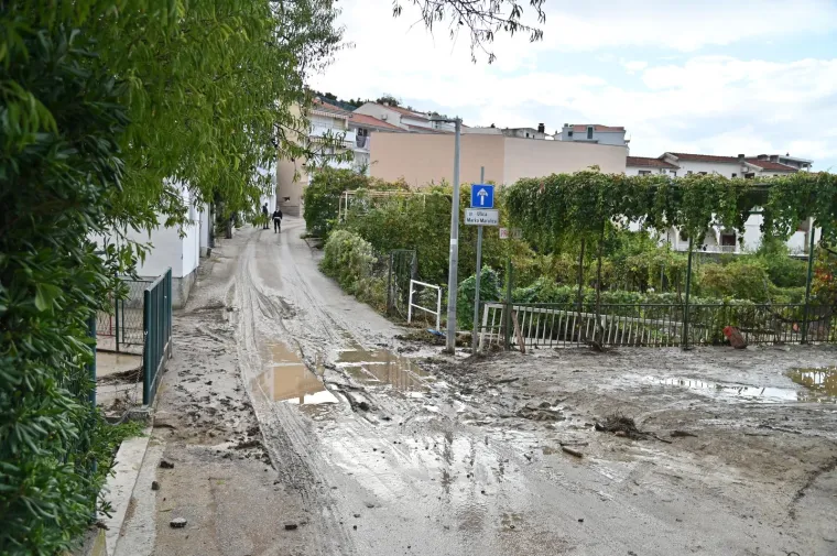 Ovako izgleda Podgora dan nakon kataklizme. &Scaron;teta je ogromna