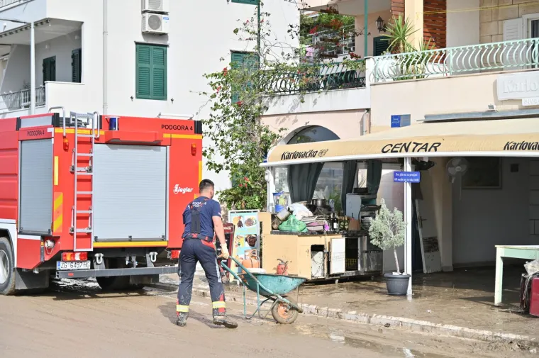 Ovako izgleda Podgora dan nakon kataklizme. &Scaron;teta je ogromna