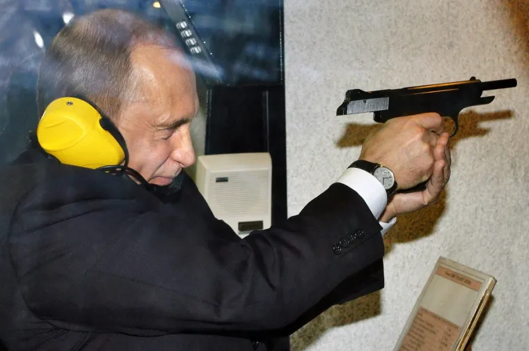 Ruski predsjednik u posjetu novoizgrađenom sjedi&scaron;tu Glavnog obavje&scaron;tajnog odjela ruskog Glavnog stožera (GRU) u Moskvi 2006. godine. 