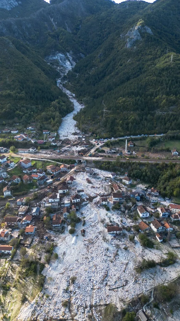 Do desetak zabačenih sela u planinskom području pomoć još nije došla.