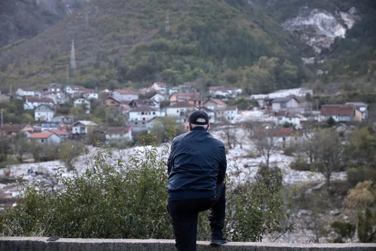 Pogled iz zraka na katastrofu izaziva jezu: Iz ovog kamenoloma krenula je lavina